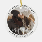 Modernes Elegantes First Christmas Verlobtes Foto Keramik Ornament (Vorne)