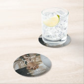 Modernes elegantes Foto Save the Date Elegante Hoc Runder Pappuntersetzer (Vor Ort)