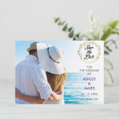 Modernes elegantes Foto Save the Date Gold Floral Einladung (Stehend Vorderseite)