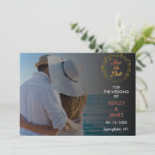 Modernes elegantes Foto Save the Date Gold Script Einladung (Stehend Vorderseite)