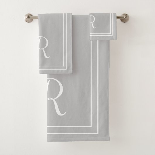 Modernes, elegantes Grau-Weiß-Monogramm Badhandtuch Set (Insitu)