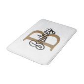 Modernes elegantes Monogramm Name Black Gold Scrip Badematte (Schrägansicht)