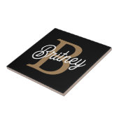 Modernes elegantes Monogramm Name Black Gold Scrip Fliese (Seite)