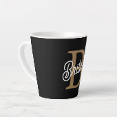Modernes elegantes Monogramm Name Black Gold Scrip Milchtasse (Linke Ecke)