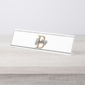 Modernes elegantes Monogramm Name Black Gold Scrip Schreibtischnamensplakette (Vorderseite )