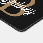 Modernes elegantes Monogramm Name Black Gold Scrip Schreibtischunterlage (Ecke)