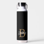 Modernes elegantes Monogramm Name Black Gold Scrip Trinkflasche<br><div class="desc">Die moderne elegante Monogram Name Black Gold Script Water Bottle zeichnet sich durch ein elegantes schwarzes Design aus, ergänzt durch luxuriöse Goldschrift. Die Personalisierung mit einem Monogramm und einem Namen fügt eine einzigartige Touch hinzu, die sowohl stilvoll als auch funktional ist. Aus hochwertigen Materialien gefertigt, behalte es Getränke bei der...</div>