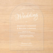 Modernes elegantes Overlay White Script Clear Wedd Acryleinladungen (Vorderseite)