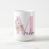 Modernes, elegantes rosa, florales Monogramm Kaffeetasse (Mittel)