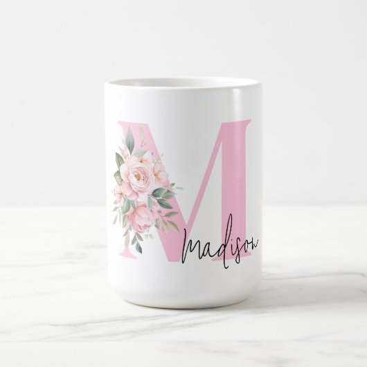 Modernes, elegantes rosa, florales Monogramm Kaffeetasse (Mittel)