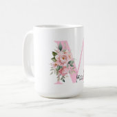 Modernes, elegantes rosa, florales Monogramm Kaffeetasse (Vorderseite Links)