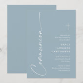 Modernes, elegantes Script Dusty Blue First Commun Einladung (Vorne/Hinten)