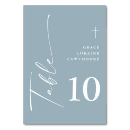 Modernes, elegantes Script Dusty Blue First Commun Tischnummer