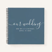 Modernes, elegantes Script Dusty Blue Wedding Gues Notizblock (Vorderseite)
