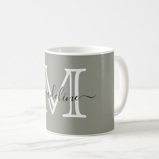 Modernes, elegantes Script Evergreen Fog Monogram Kaffeetasse (VorderseiteRechts)