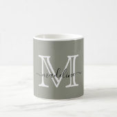 Modernes, elegantes Script Evergreen Fog Monogram Kaffeetasse (Mittel)