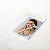 Modernes, elegantes Script-Foto | Grad-Ankündigung Folieneinladung (Gedreht)