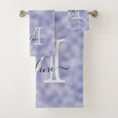 Modernes, elegantes Script Monogram Lila Foil Badhandtuch Set (Insitu)