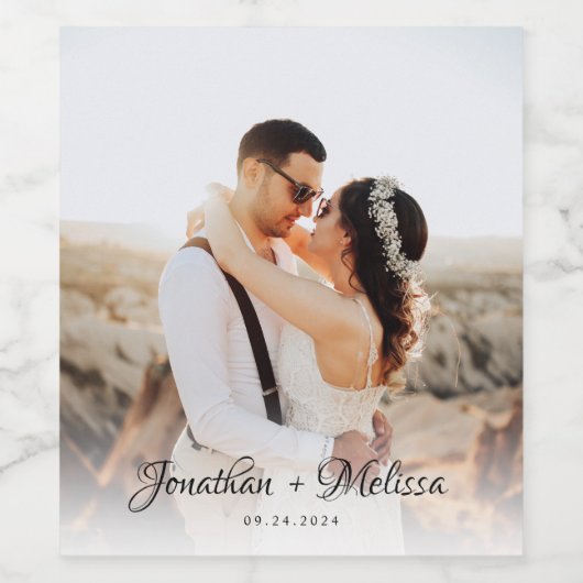 Modernes, elegantes Script-Overlay-Foto Hochzeit Weinetikett (Einzelnes Label)