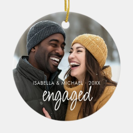 Modernes, elegantes Script Verlobt Couple Foto Keramik Ornament (Vorne)