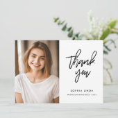 Modernes, elegantes Script Zwei-Foto-Abschluss Dankeskarte (Stehend Vorderseite)