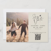 Modernes Elfenbeinkalligrafie-Foto QR-Code Save The Date (Vorderseite)