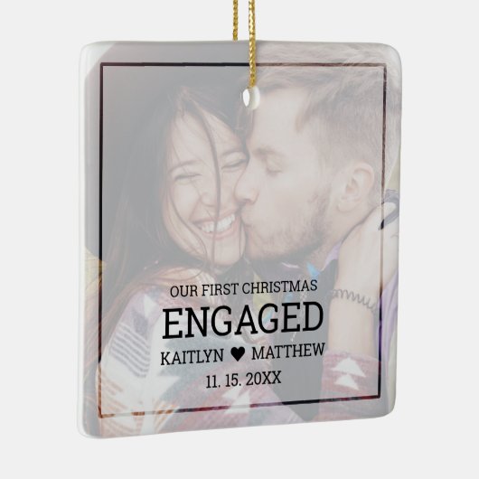 Modernes erstes Weihnachten Verlobt verblasstes Fo Keramikornament (Rechts)