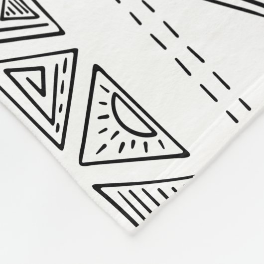 Modernes ethnisches Muster aus dem weißen und schw Fleecedecke (Ecke)