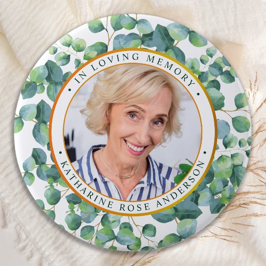 Modernes Eukalyptus Gold Foto Beerdigung Memorial Button