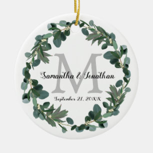 Modernes Eukalyptus-Wreath-Monogramm-Hochzeitssäc Keramik Ornament