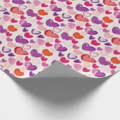 Modernes, farbenfroh feines, rosa Lila Herzmuster Geschenkpapier (Ecke)