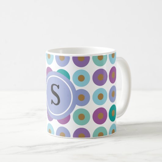 Modernes, farbenfrohes Circle Pattern Monogramm Kaffeetasse (VorderseiteRechts)