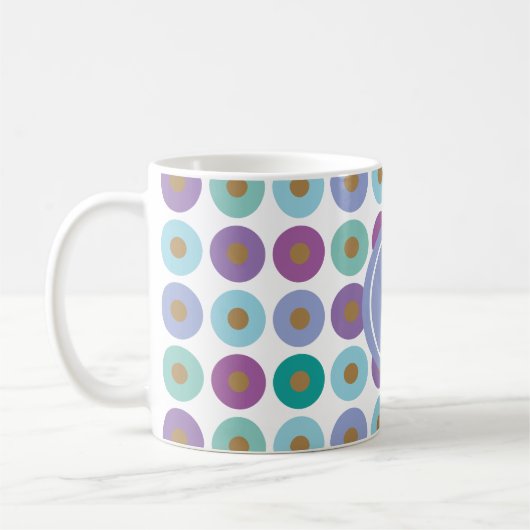 Modernes, farbenfrohes Circle Pattern Monogramm Kaffeetasse (Links)