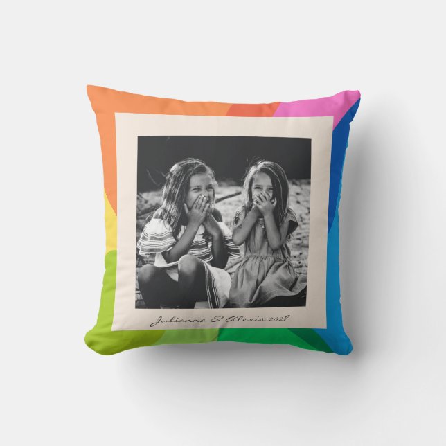 Modernes, farbenfrohes Rainbow-Foto Kissen (Vorderseite)