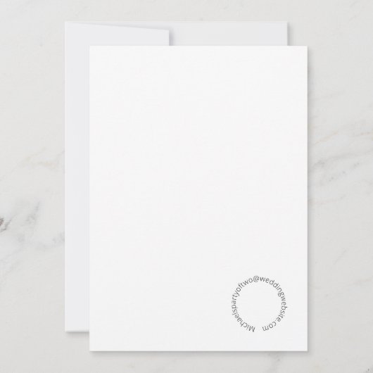 Modernes, feines Script Black & White Wedding Einladung (Rückseite)