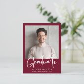 Modernes, feines Script-Foto Burgundy Abschluss Ankündigungspostkarte (Stehend Vorderseite)