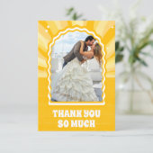 Modernes feines, sonnengelbes Foto Dankeskarte (Stehend Vorderseite)