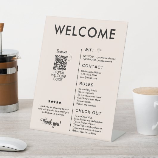 Modernes Ferienhaus Willkommen Sockelschild (In SItu)