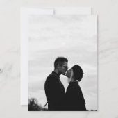 Modernes, fett formatiertes Monogramm-Foto Save The Date (Rückseite)