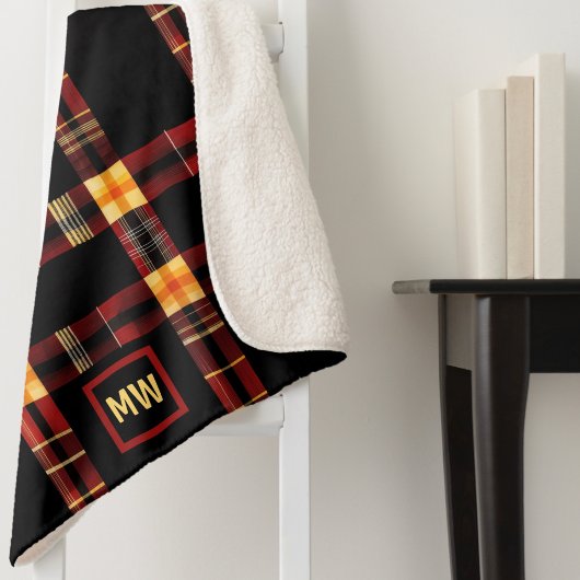 Modernes, fett kariertes, braunes, gelbes Monogram Sherpadecke