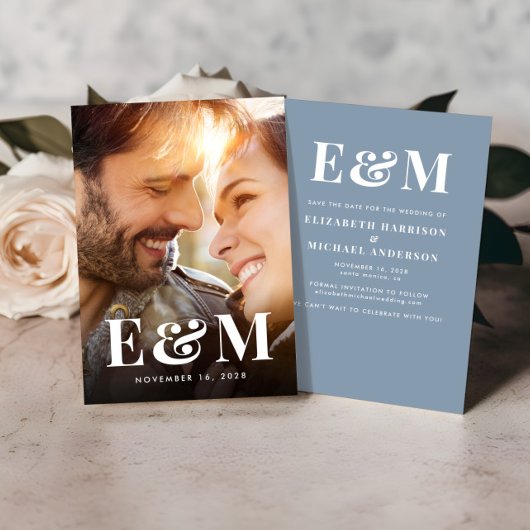 Modernes fett Monogram Initials Foto Dusty Blue Save The Date