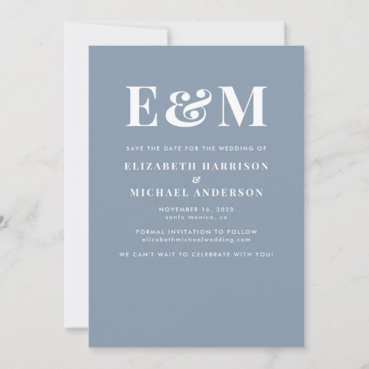 Modernes fett Monogram Initials Foto Dusty Blue Save The Date (Rückseite)