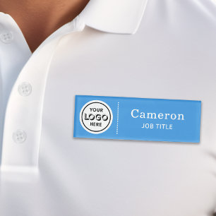 Modernes Firmenlogo Hellblau Mitarbeiter Namenschild