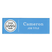 Modernes Firmenlogo Light Blue Employee Namenschild (Vorderseite)