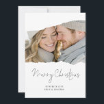 Modernes Foto 2026 Kalender Frohe Weihnachten<br><div class="desc">Modernes Torn Foto Effekt 2026 Kalender auf der Rückseite frohe Weihnachten. Feiern Sie die Saison stilvoll mit dieser modernen Weihnachtskarte des Fotos, die Ihr eigenes Bild gerahmt in einer zerrissenen Papierform zeigt. Dieses minimalistisch gestaltete Design verleiht Ihrem Foto eine Vorder- und eine Mitte, mit viel Weiß und viel Platz für...</div>