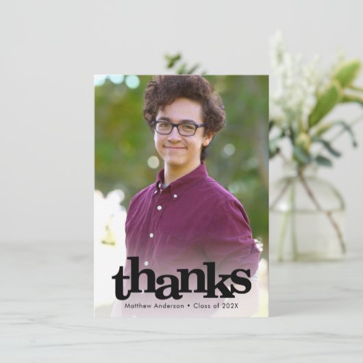 Modernes Foto Abschluss, einfache, fette Typografi Dankeskarte (Stehend Vorderseite)