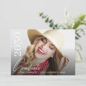 Modernes Foto Abschluss Script Einladung (Stehend Vorderseite)