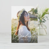 Modernes Foto Abschluss Weiße Schrift Einladung (Stehend Vorderseite)