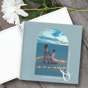 Modernes Foto Arch Slate Blue Wedding Gästebuch Notizblock
