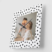 Modernes Foto & Black Dots Schönheitsgeschenk Quadratische Wanduhr (Winkel)